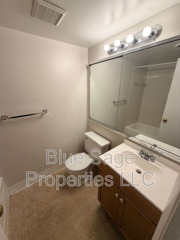 Wallingford Condo: 768 Putnam Blvd. A