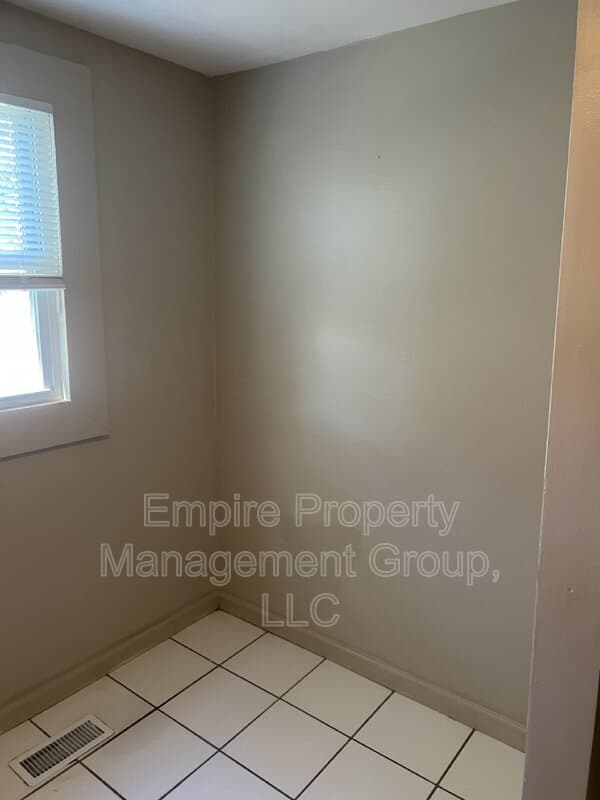 Columbia House: 59 Guernsey Drive