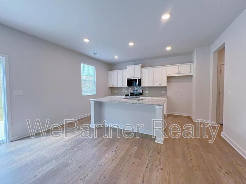 Douglasville House: 7225 Lacey Dr