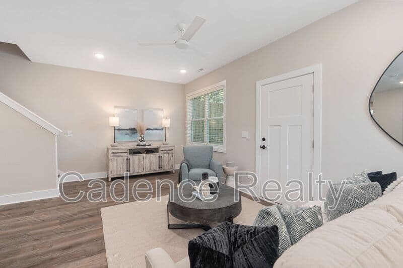 Wilmington House: 1747 Perimeter Loop