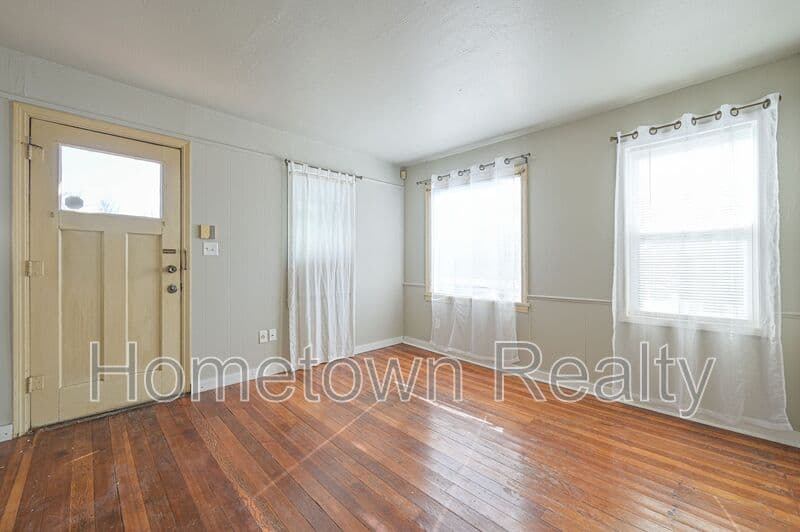 Norman House: 1127.5 W Eufaula Street
