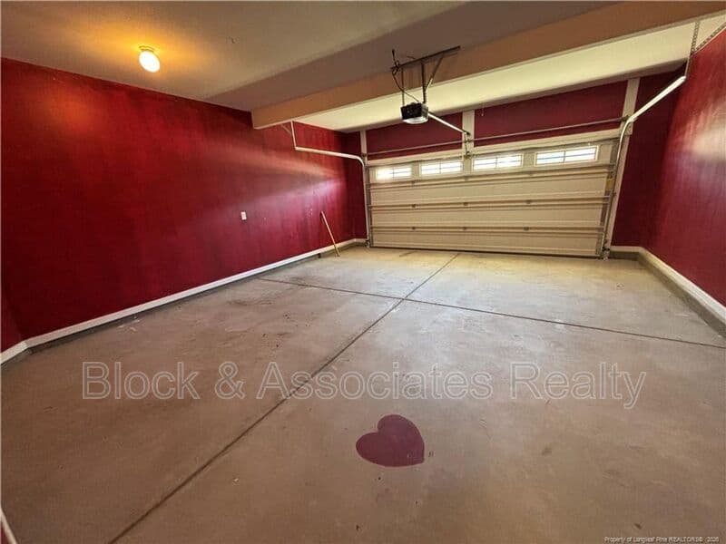 Raeford House: 438 Roanoke Dr