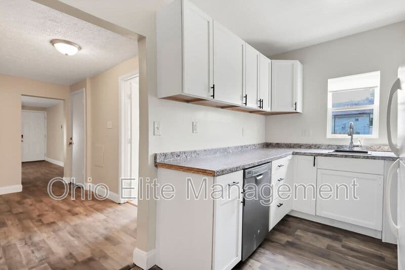 Columbus House: 85 S Wheatland Ave