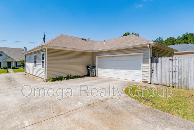 Moody House: 2038 Plantation Pkwy