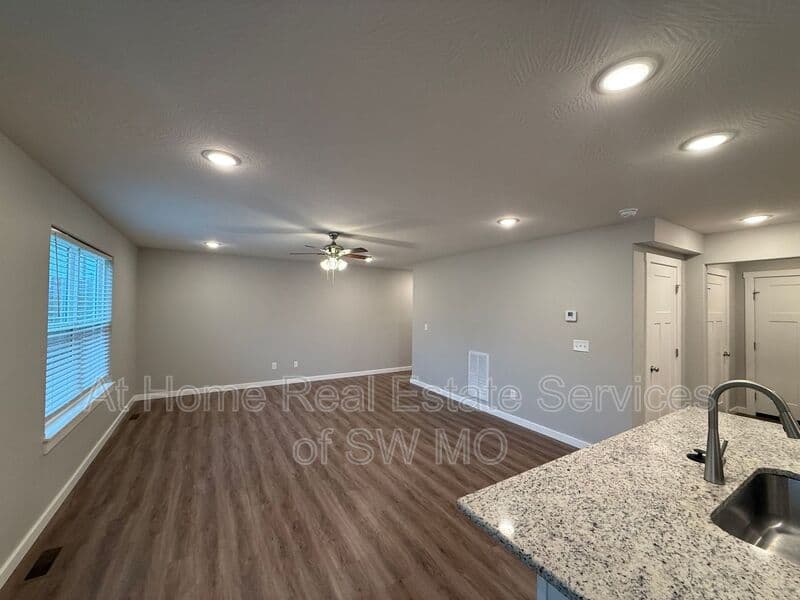 Ozark Condo: 900 S Rimes Ave