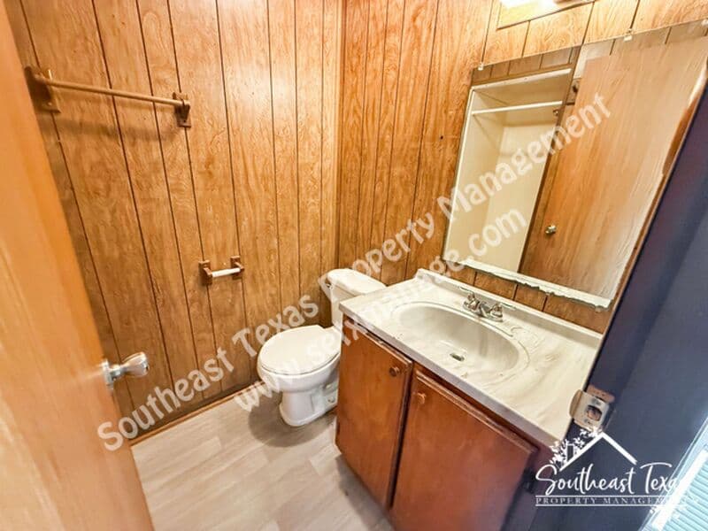Vidor House: 1455 Mohawk