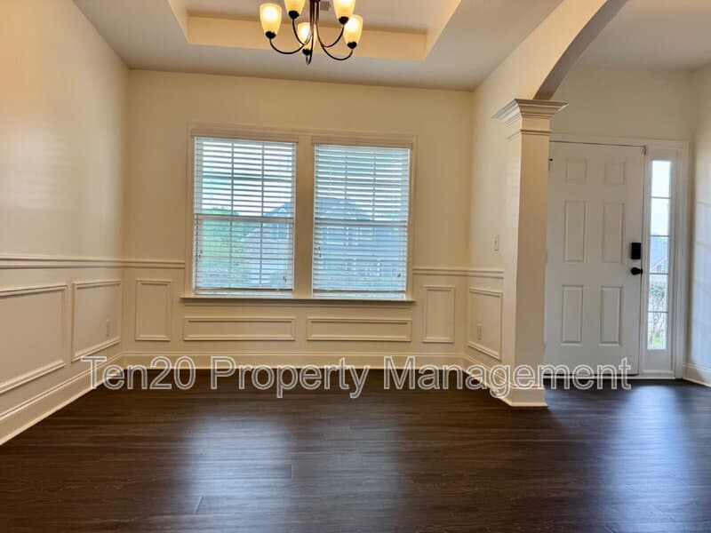 Columbus House: 5037 Lexington Lane