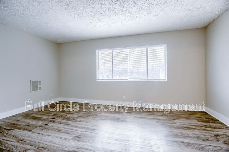 Lincoln House: 1218 E St