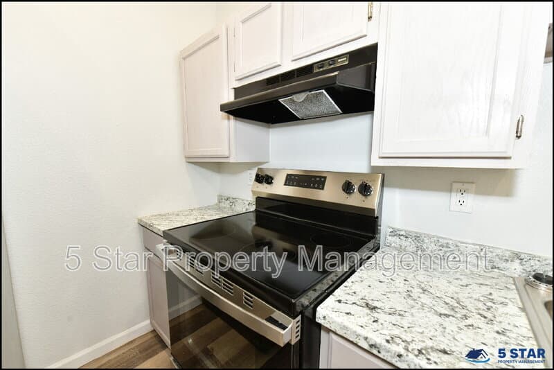 El Paso Condo: 6806 Alameda Ave