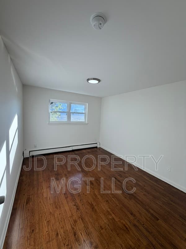 FAIRVIEW Condo: 458 WALKER STREET - 2