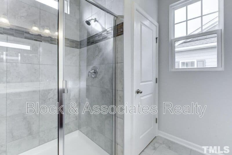 Apex House: 2909 Great Lawn Road