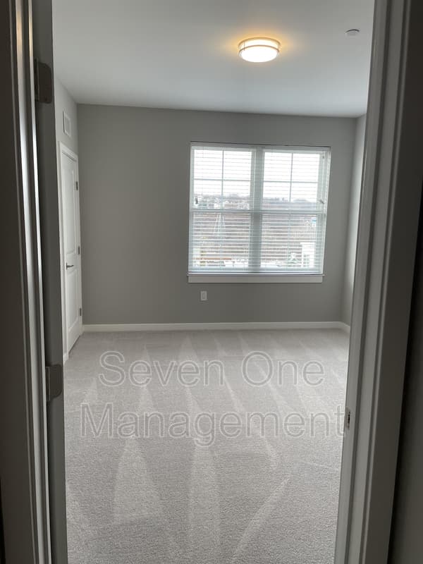 Philadelphia Condo: 4649 Umbria Street - 304