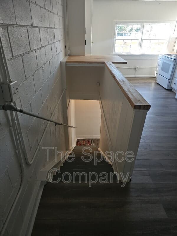 NORTH CHARLESTON House: 2023 REYNOLDS AVE