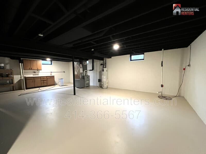 New Berlin House: 13311 W Ferguson Rd