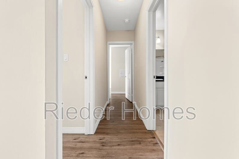 San Diego House: 6120 Decena Dr