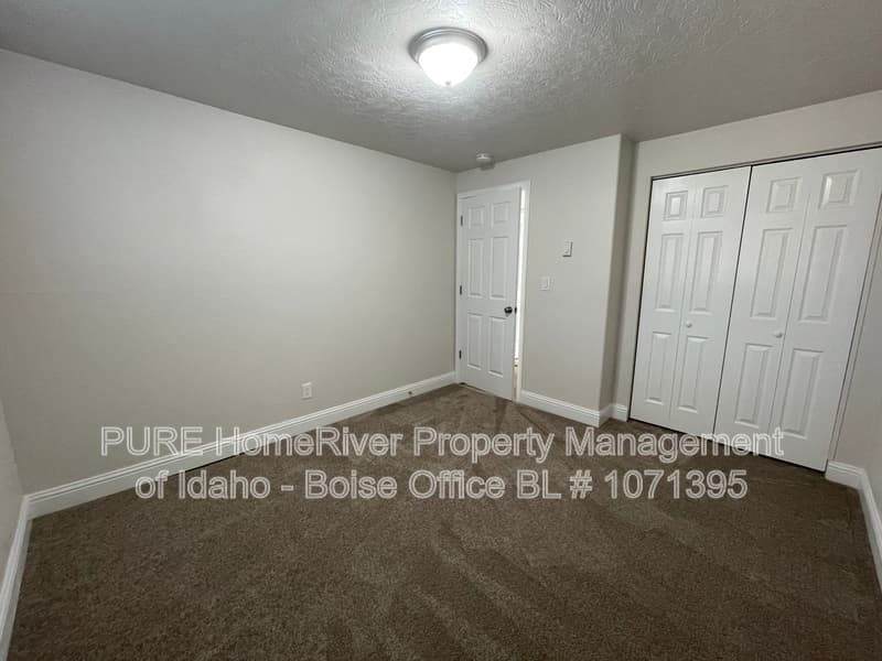 Caldwell Townhome: 102 N Homedale Ave