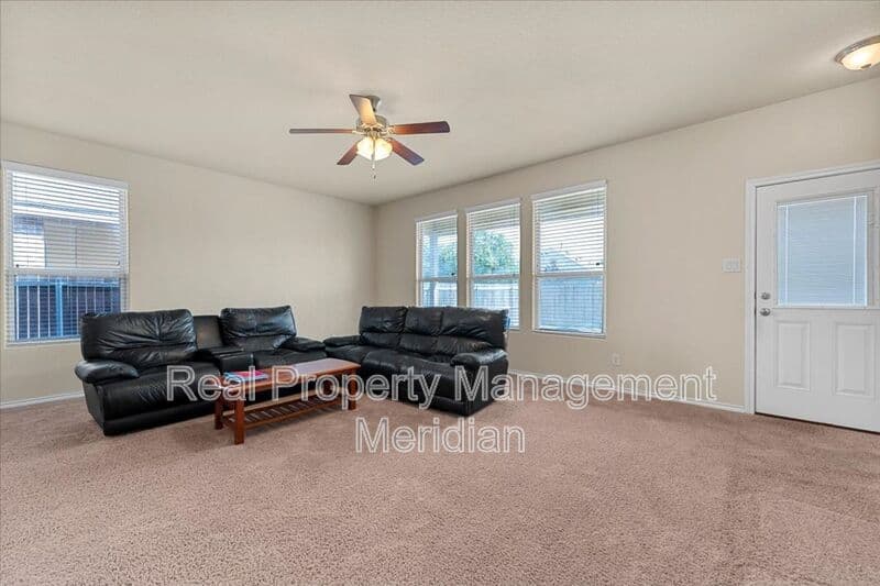 Fort Worth House: 1816 Placitas Trail
