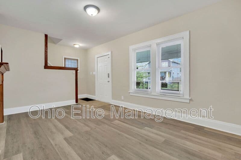 Columbus House: 243 N Wayne Ave