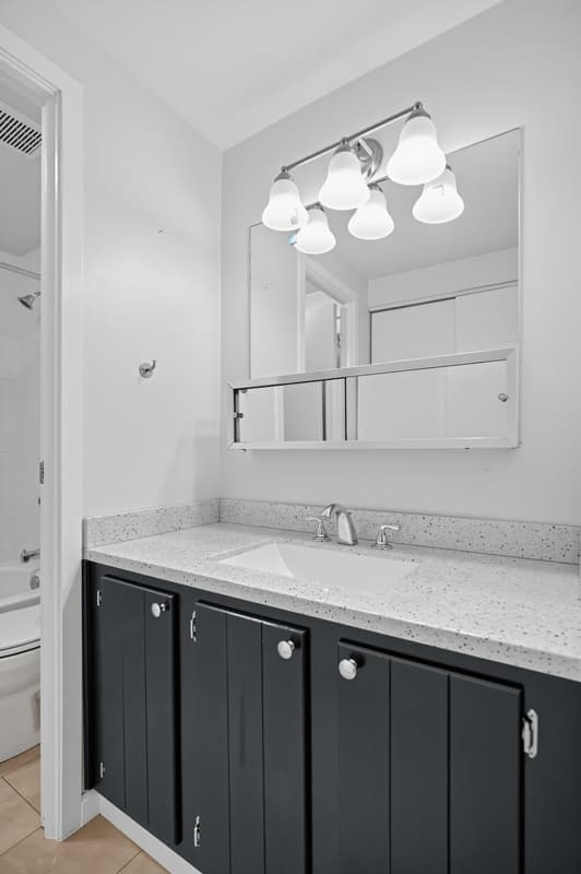 Parkville Condo: 139 East Orange Court