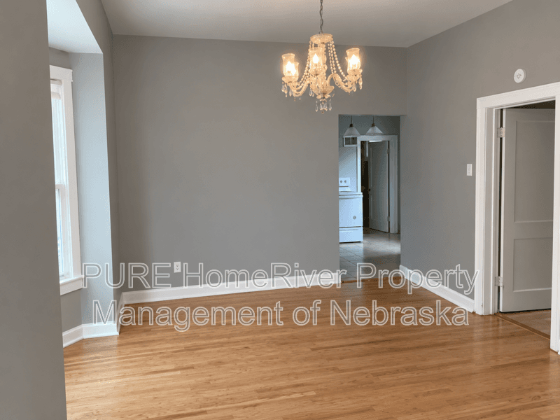 Fremont House: 921 W 8th St
