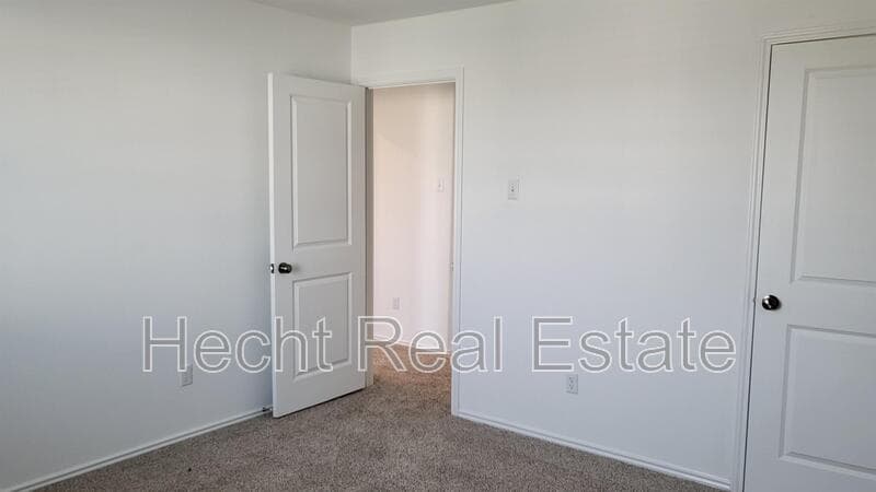 San Marcos House: 348 Geode Glen