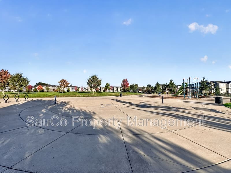 Hillsboro House: 8063 Southeast Reddington Street