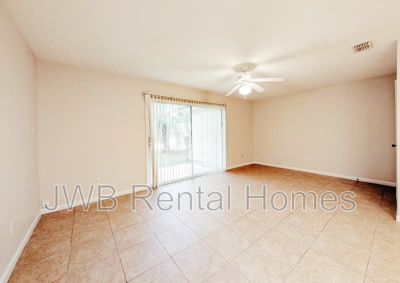 Atlantic Beach Townhome: 90 W 6th St
