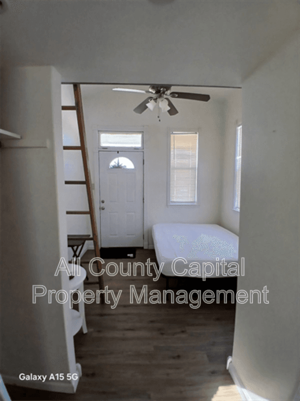 Lockhart House: 4889 North Hwy #183,