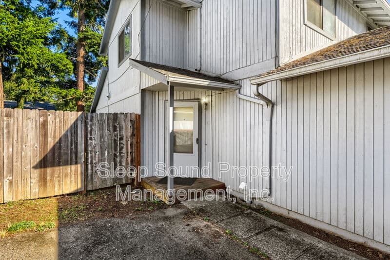 Portland Condo: 11055 SE Bush St