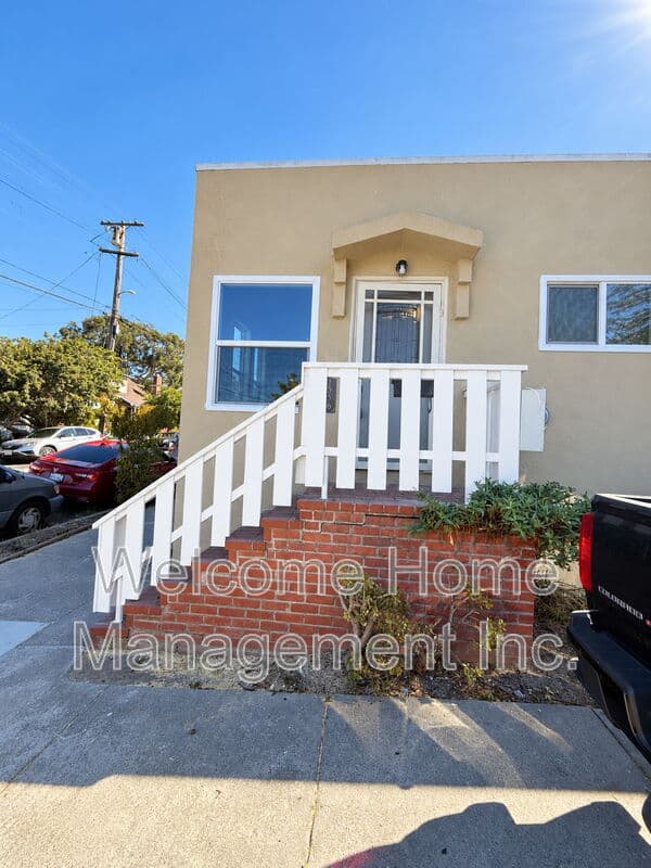 Berkeley Condo: 1538 Berkeley Way
