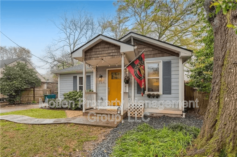 Decatur House: 784 Hillmont Avenue