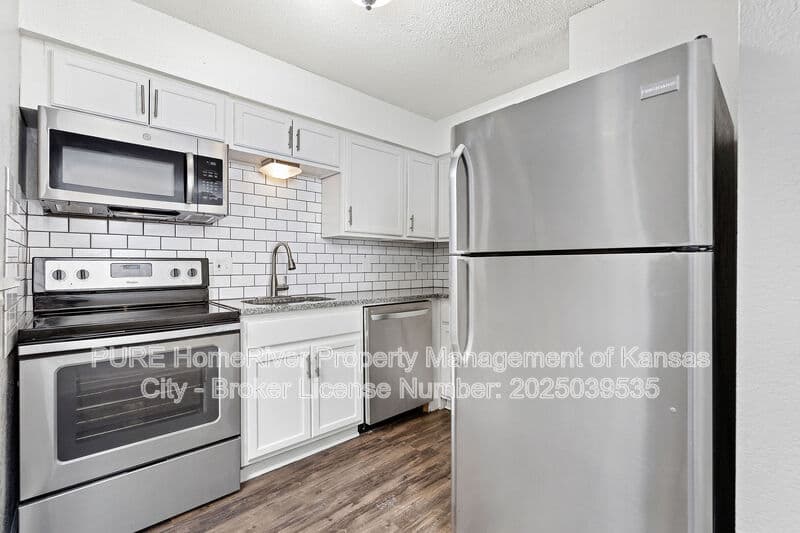 Kansas City Condo: 3702 Warwick Blvd
