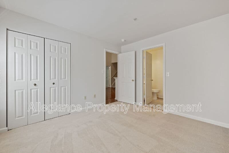 Woodbridge House: 13621 Garfield Place