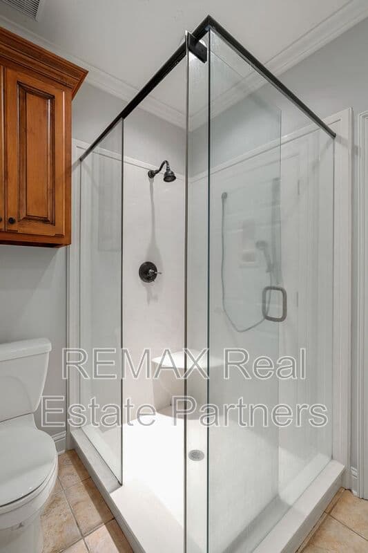 Sumrall House: 107 Raybourn Rd