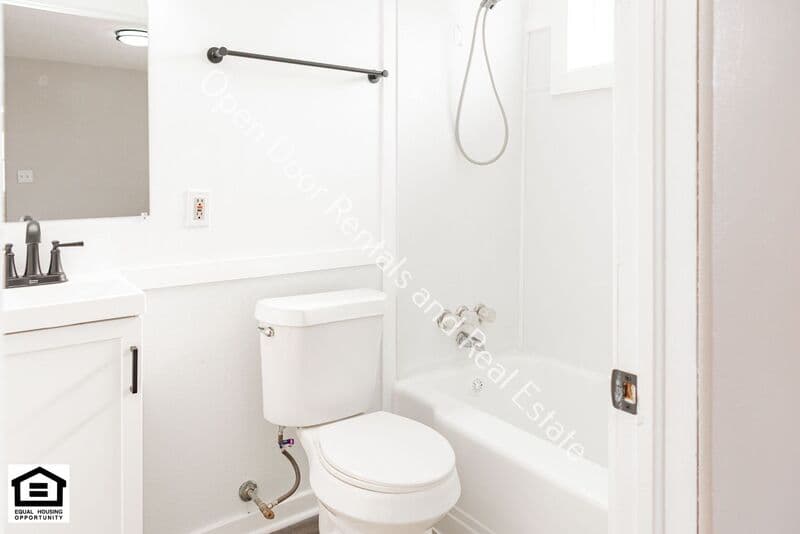 Auburn Condo: 202 N Jackson St