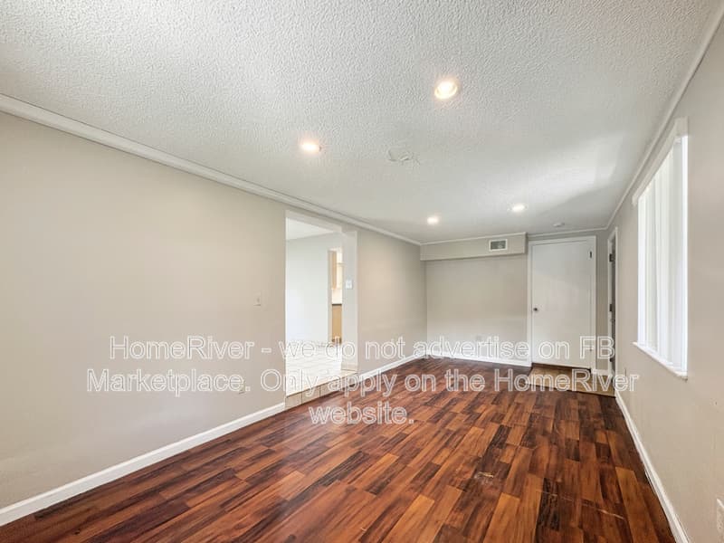 Leesburg House: 1316 Dora Dr