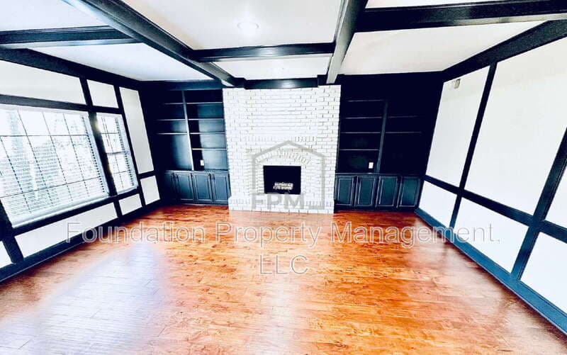 Memphis House: 8712 Carrollwood Lane
