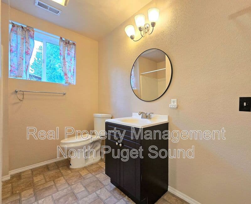 Lake Stevens House: 8200 24th St NE