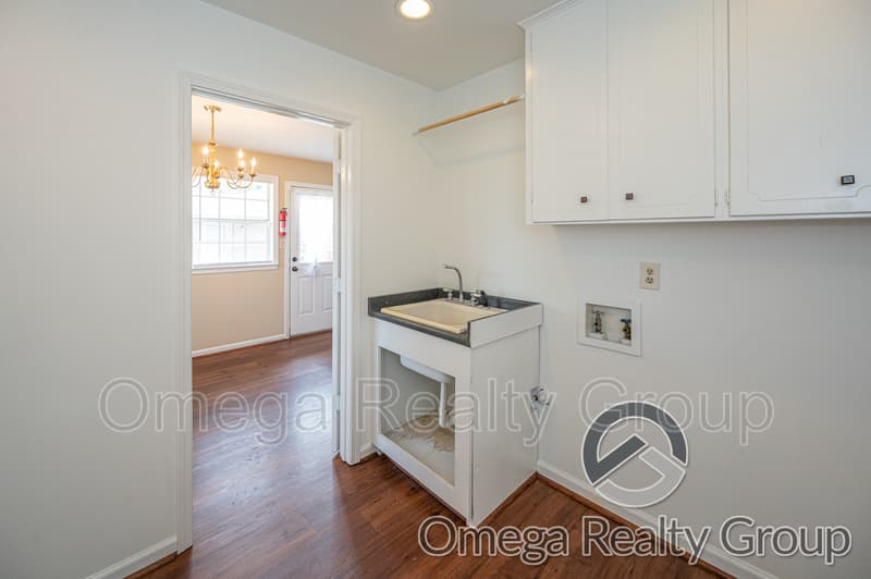 Montgomery House: 3117 Brentwood Dr