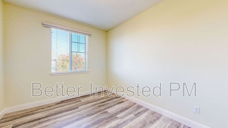Santa Rosa House: 1363 Gordon Ln
