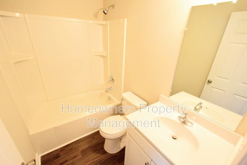 Fayetteville House: 405 Andrews Rd