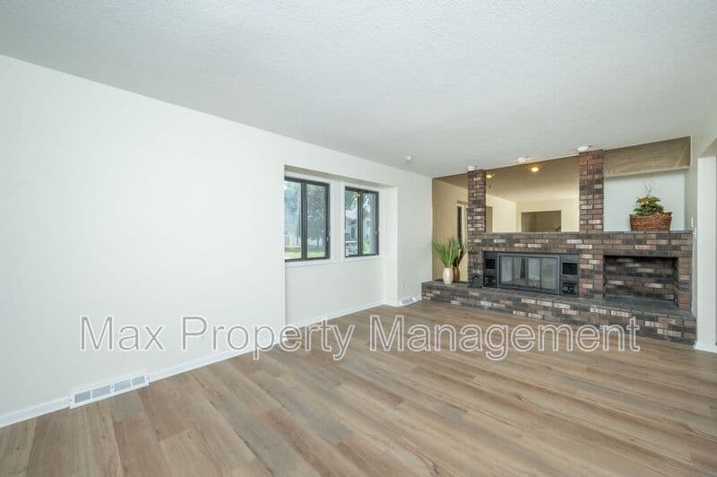 Clive House: 1484 91st St