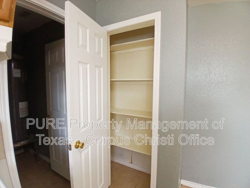 Corpus Christi House: 1941 Sunnycrest St