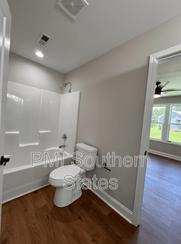 Greenville House: 711 Rockcliff St