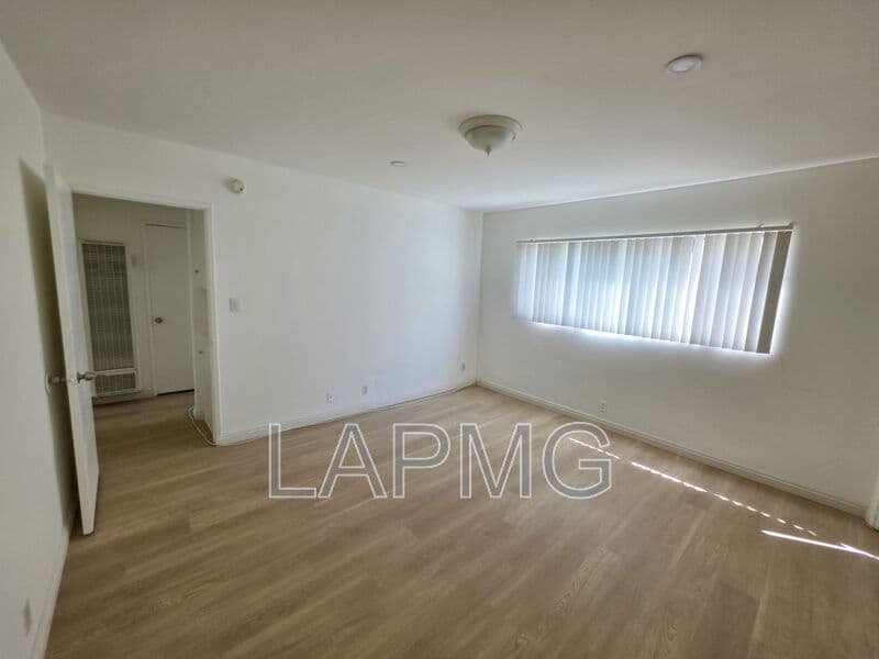 Los Angeles House: 815 S. Wooster Street