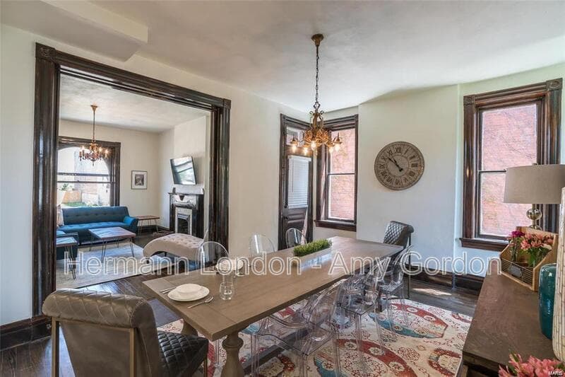 Saint Louis House: 3922 Castleman Avenue,