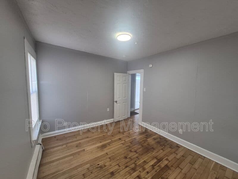 New Haven House: 35 SALTONSTALL AVE