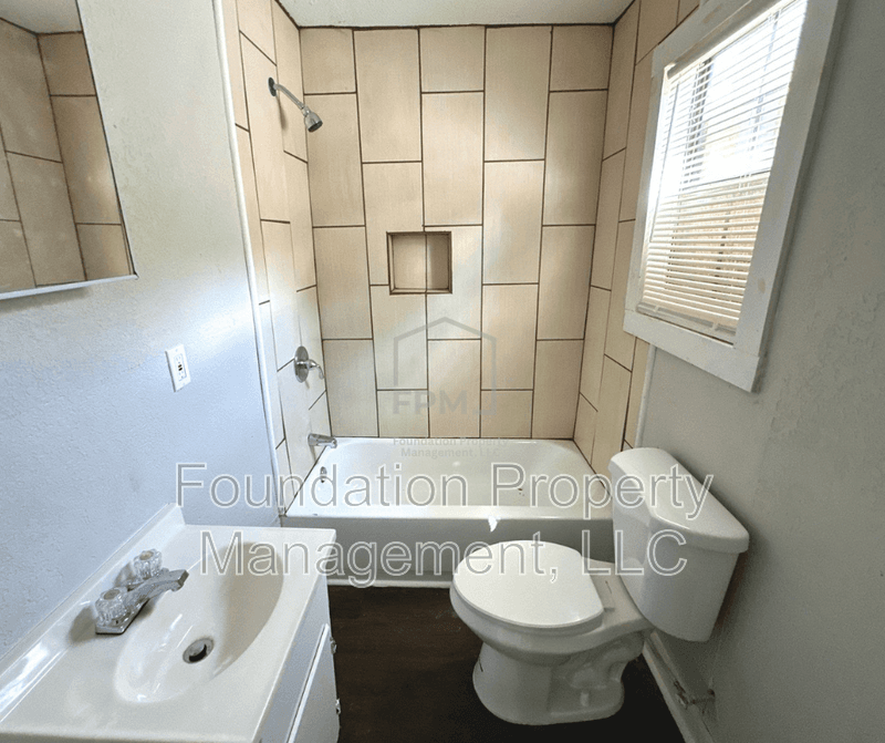 Memphis House: 1371 East Trigg Avenue