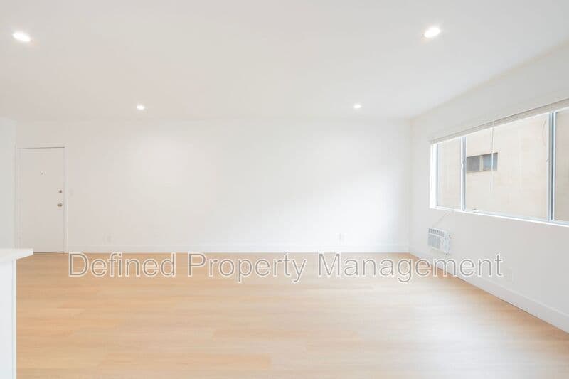 West Hollywood House: 937 Orange Grove Ave