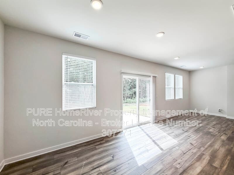 Hickory House: 2944 31st St Ln NE